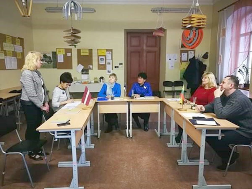 Läti, Leedu ja Eesti täiskasvanute koolitajad ümarlaua taga